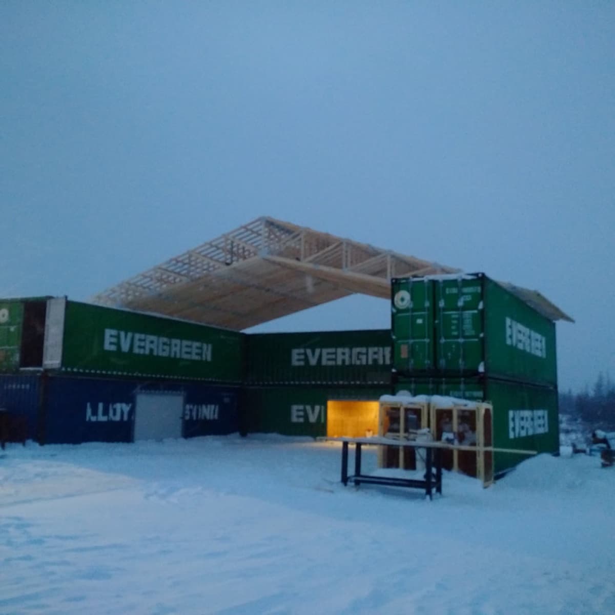 An agricultural building framed with Titan trusses in winter